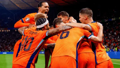 两岸青年北京行：领略长城故宫美景、观影哪吒2、探访汽车工厂，满载而归